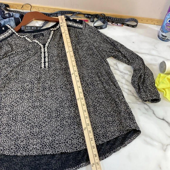 Lucky Brand Top Women’s size 1X Black White Embroidered Long Sleeve Boho Print‎ - Picture 12 of 12